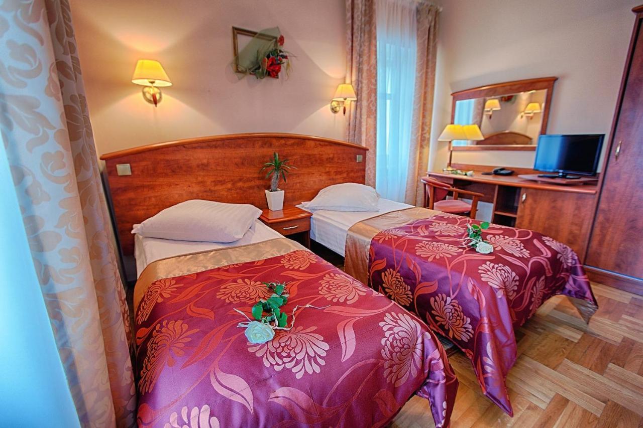 Hotel Restauracja Caspar Jelenia Góra Kültér fotó