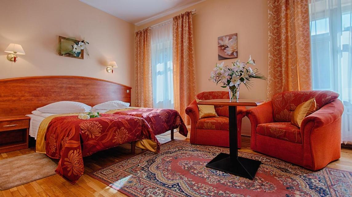 Hotel Restauracja Caspar Jelenia Góra Kültér fotó