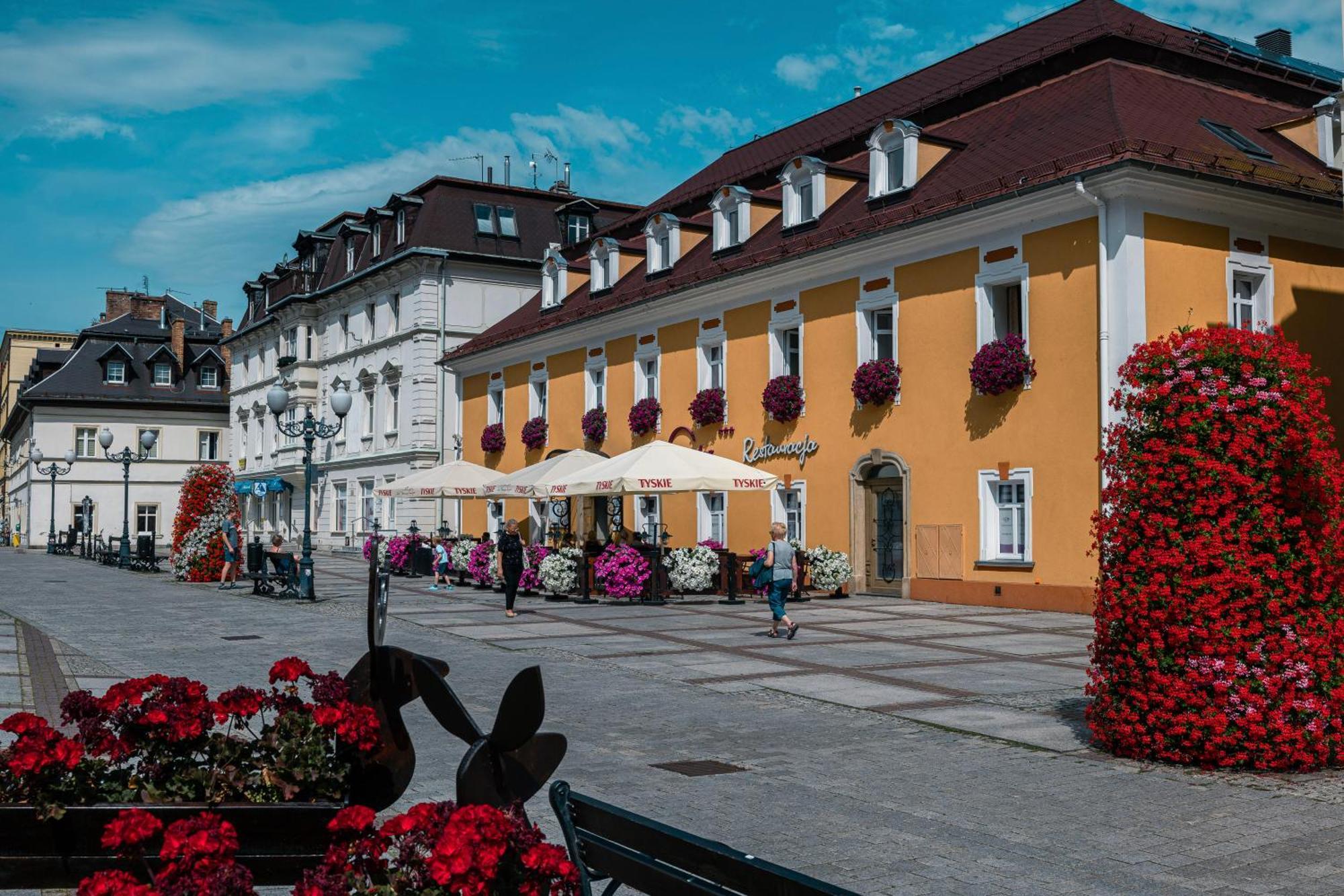 Hotel Restauracja Caspar Jelenia Góra Kültér fotó