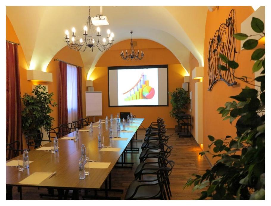Hotel Restauracja Caspar Jelenia Góra Kültér fotó