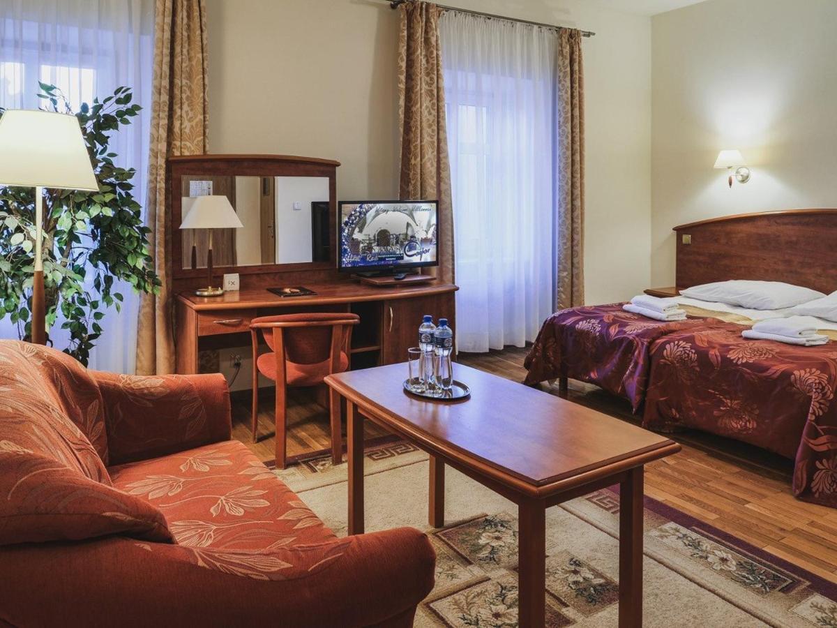 Hotel Restauracja Caspar Jelenia Góra Kültér fotó