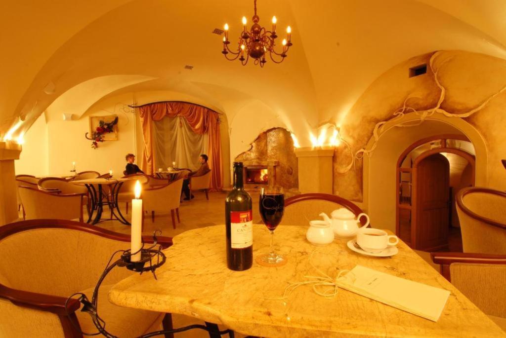 Hotel Restauracja Caspar Jelenia Góra Kültér fotó