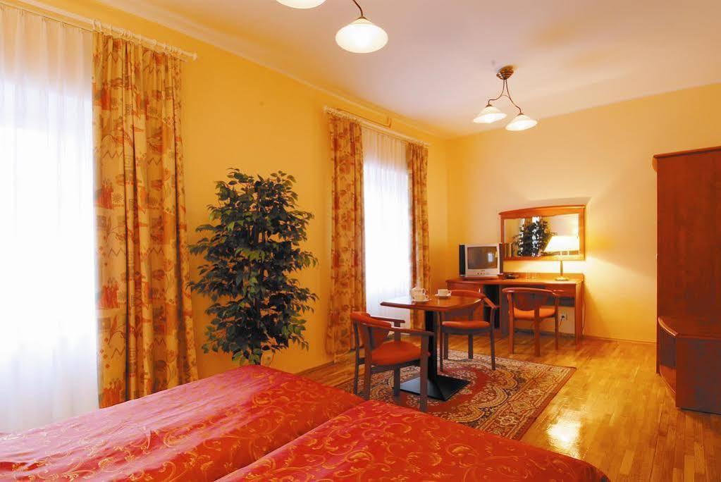 Hotel Restauracja Caspar Jelenia Góra Kültér fotó