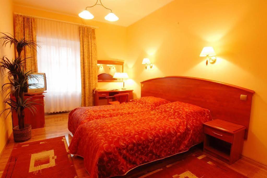 Hotel Restauracja Caspar Jelenia Góra Kültér fotó